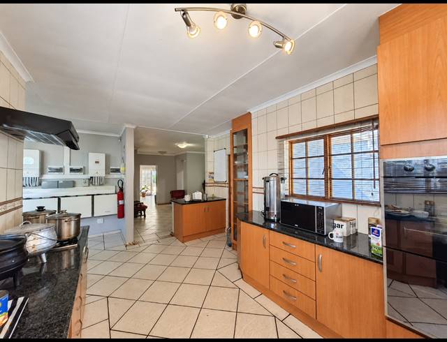 6 BEDROOM HOUSE FOR SALE IN VANDERBIJLPARK SE 2
